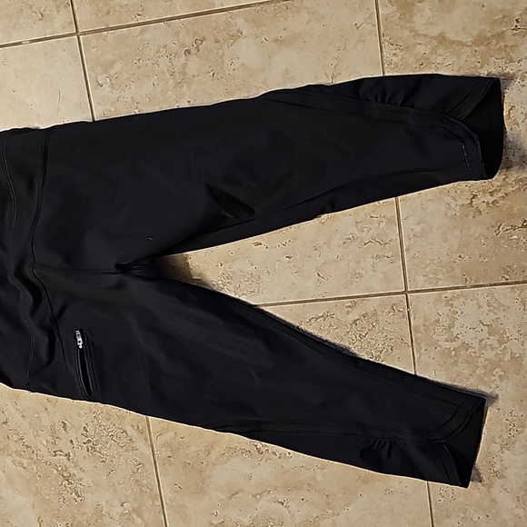 STUNNING LULULEMON SCALLOPED CROP LEGGINGS - Picture 7 of 9